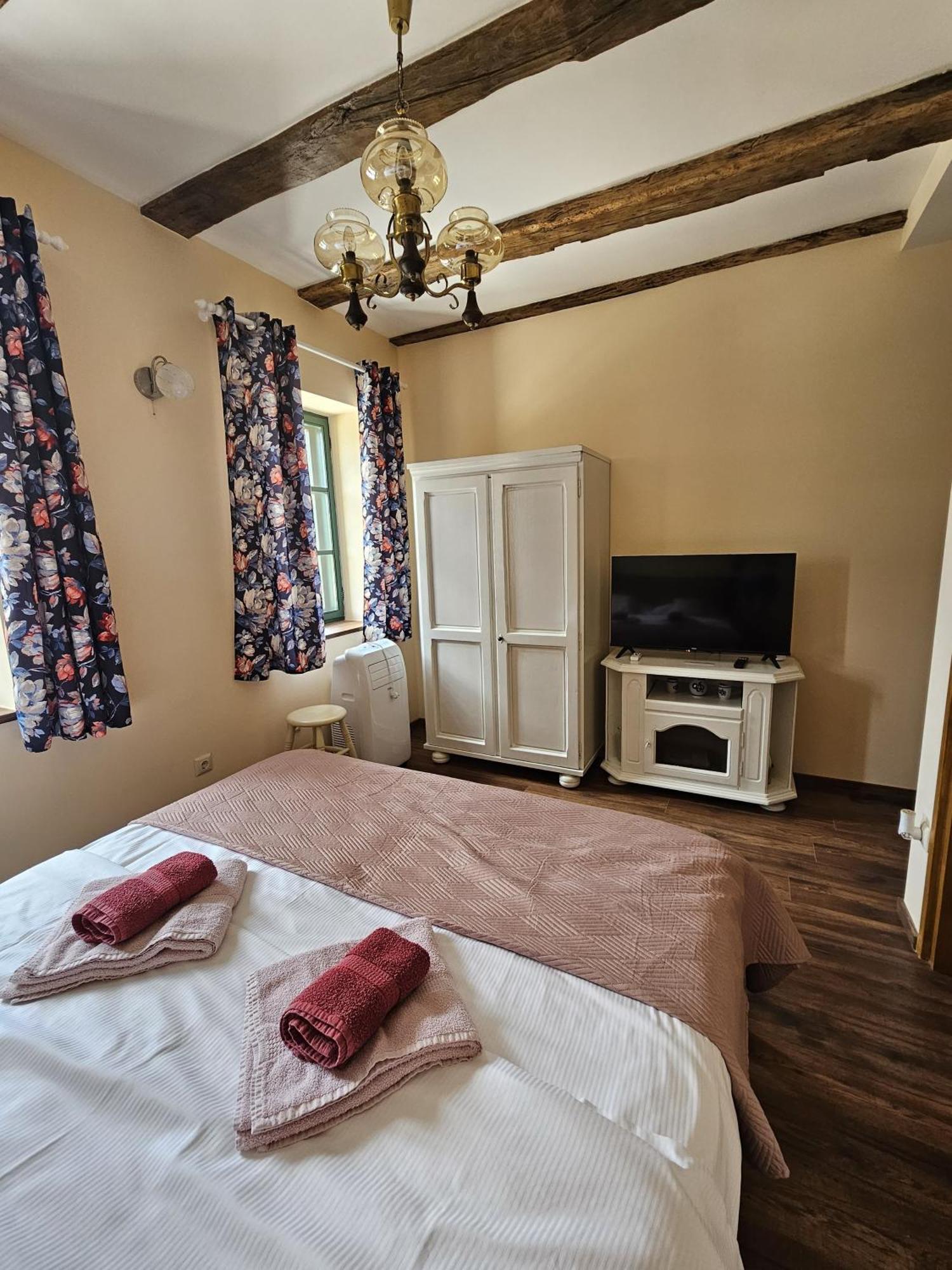 Taverna 1860 Rooms & Apartments Donja Zelina Exterior photo